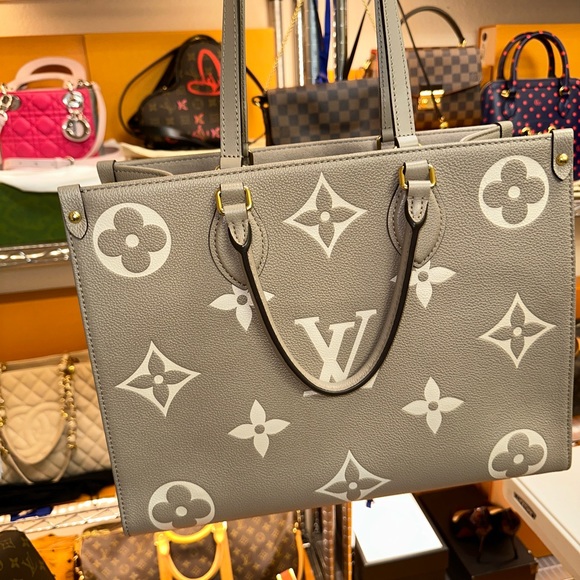 🧿Authentic Louis Vuitton Onthego MM turtle dove empriente leather🧿SOLD🧿 - Picture 13 of 13